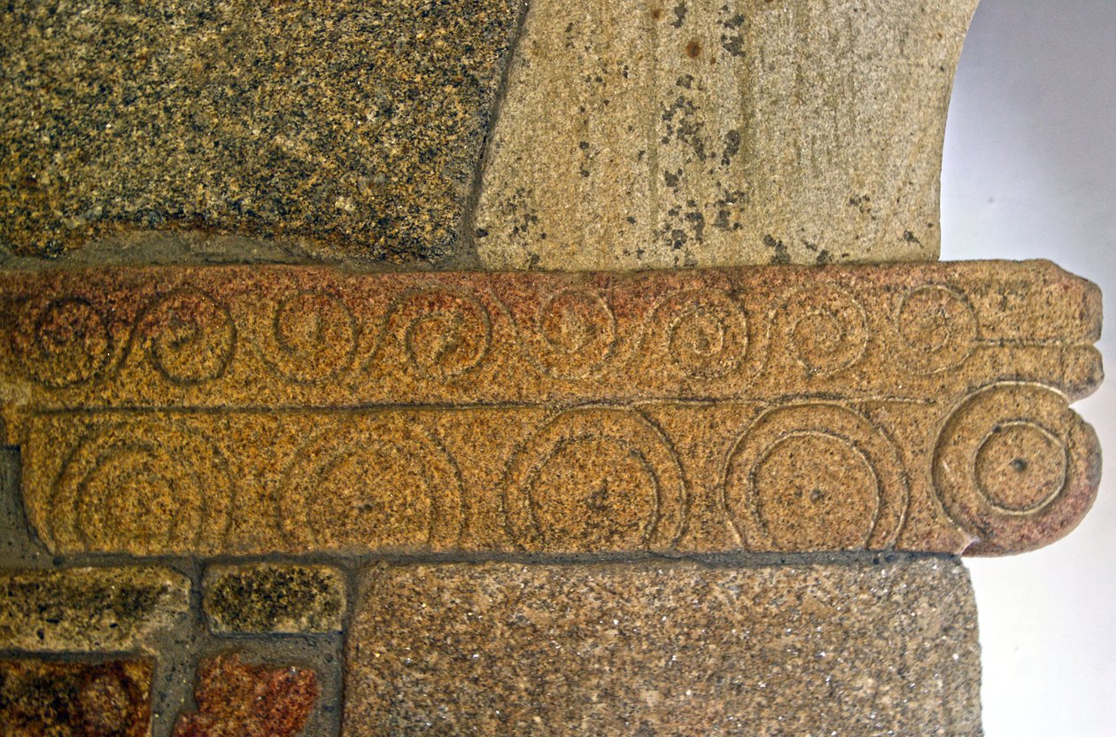 Visigótikus faragványok a São Pedro de Balsemão-kápolnában, Sé, Lamego, Portugália 599 körül (gránit) alkotó: Visigothic