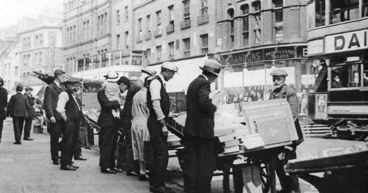 Könyves standok a Shoreditch High Streeten, London, 1926-1927. alkotó: Whiffin