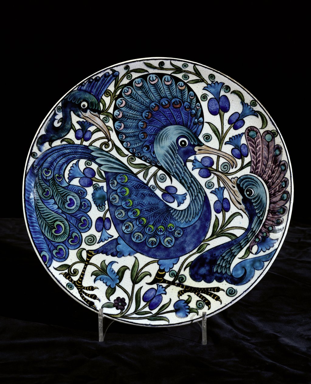 Töltő fantasztikus pávákkal, levelekkel és gyümölcsökkel, festette Charles Passenger, 1888-97 (kerámia) alkotó: William de Morgan