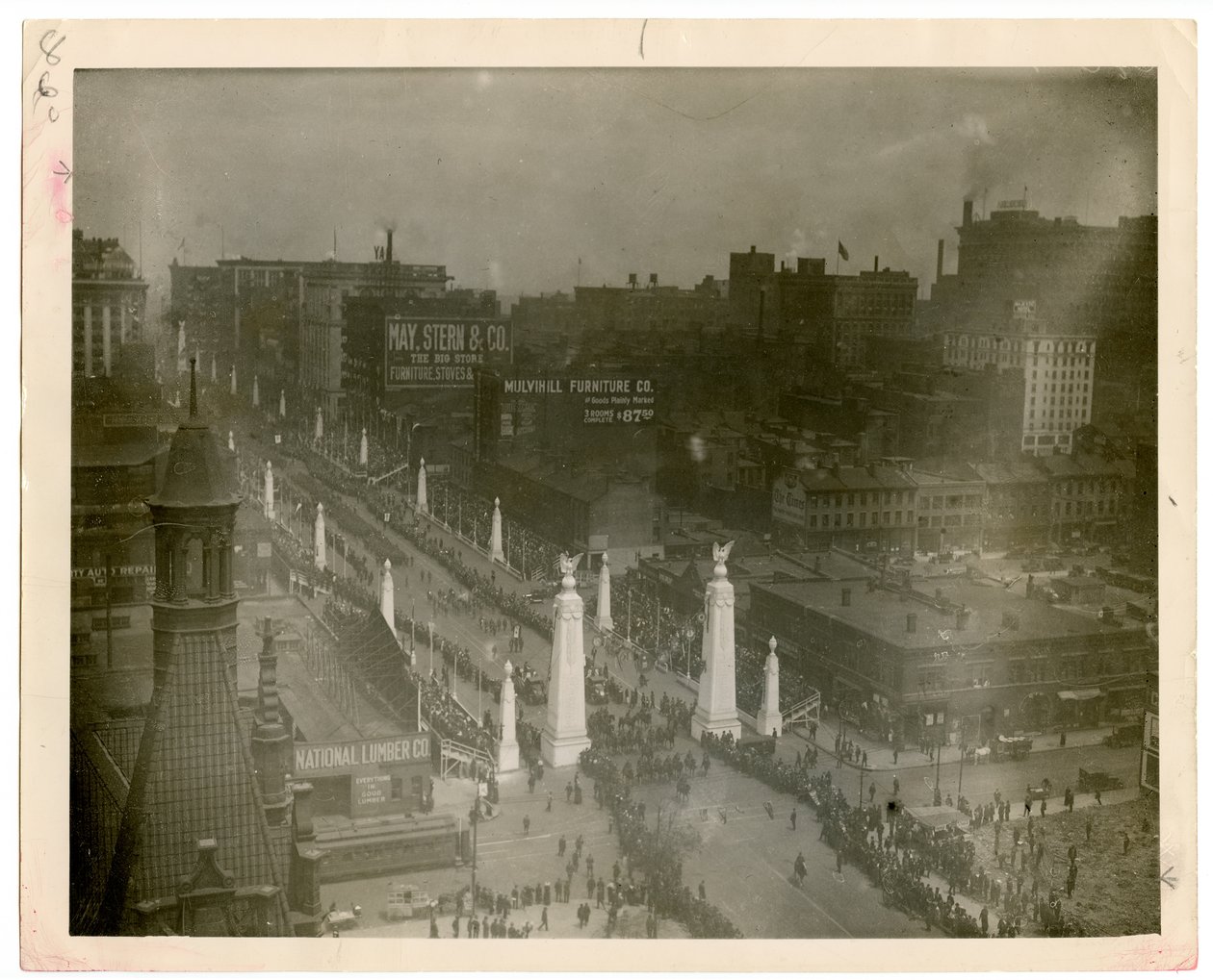A 12. mérnökök első világháborús veteránjai felvonulnak a tizenkettedik utcán 1919. május 13 -án. alkotó: William G. Swekosky