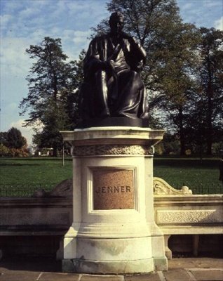 Dr. Edward Jenner szobra (bronz) alkotó: William Calder Marshall
