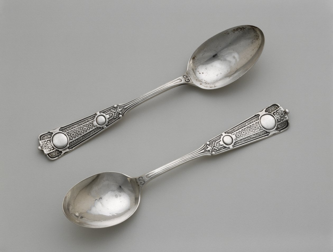 Teáskanál pár, c. 1860-1871 (ezüst) alkotó: Wood and Hughes