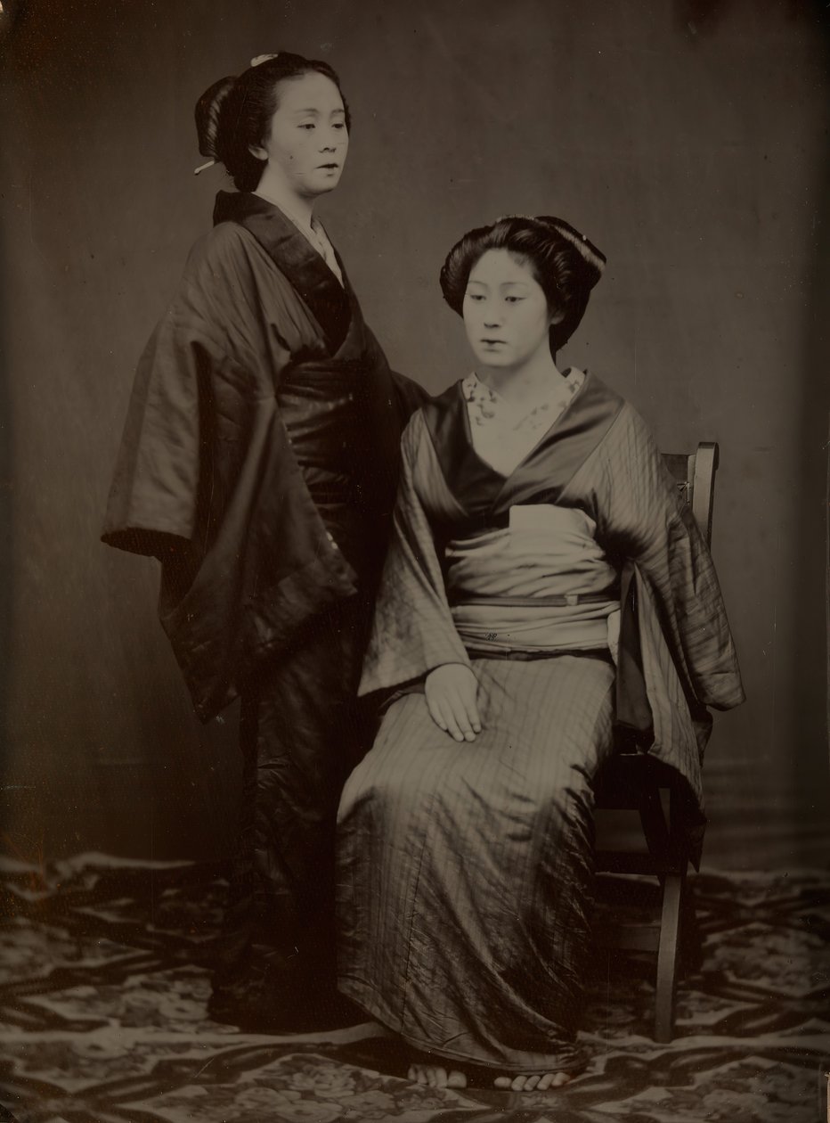 [Geisha kísérővel], 1860-as évek. alkotó: Yokoyama Matsusaburo