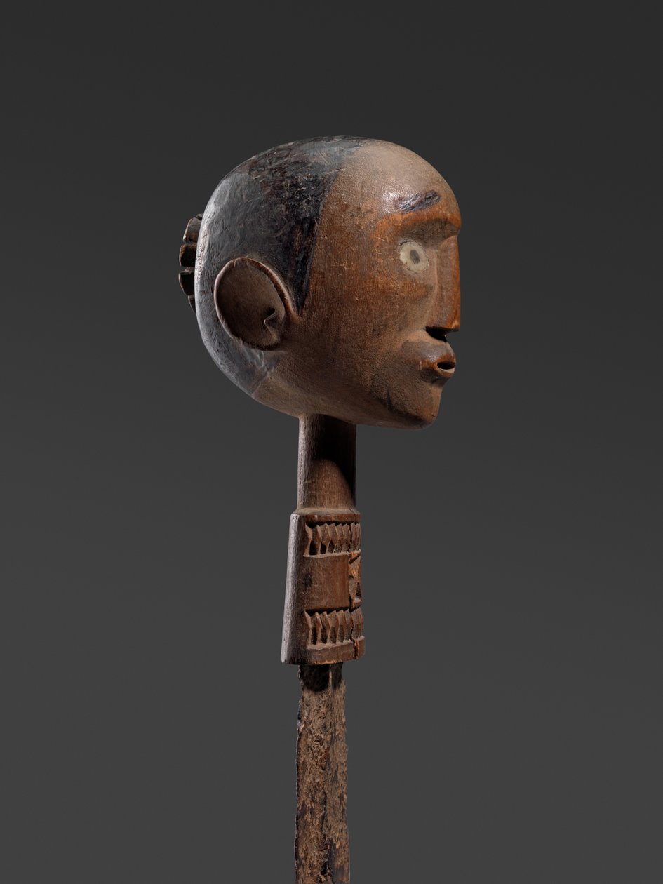 Kés (acél és fa) alkotó: Zimbabwean Zimbabwean