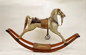 hintaló (fa és bőr)