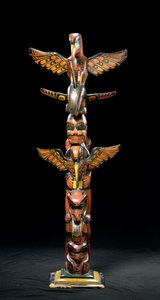 Totemoszlop (festett fa)