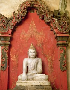 Ülő Buddha meditációban (alabástrom)