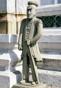 Európai katona szobra