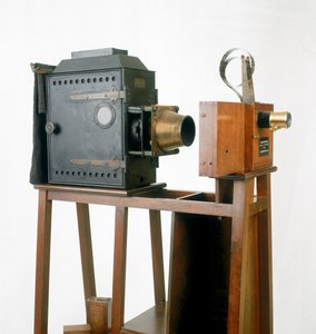 2umiere mozi, 1895 (fa és fém)