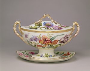 Fedett terén (porcelán)