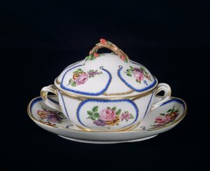 Sevres tál és tányér, 1764 (porcelán)