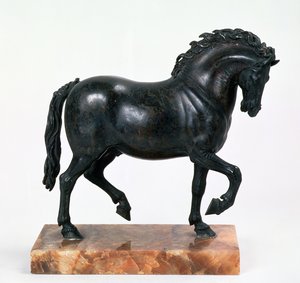 Sétáló ló (bronz)
