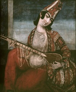 Fiatal nő gitározik