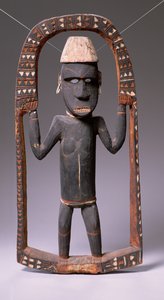 Figura a Salamon-szigeteki Kenuházból (fa)
