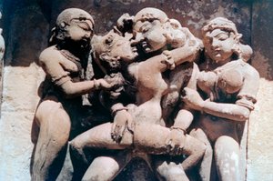 Erotikus szobrászat, Khajuraho, India. c950-1050. 20. század