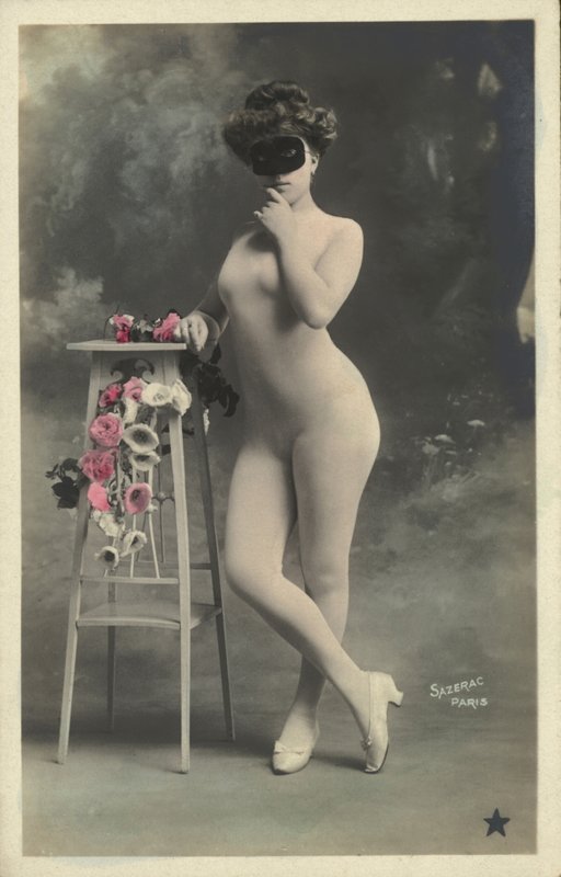 Lány maszkban alkotó: French Photographer