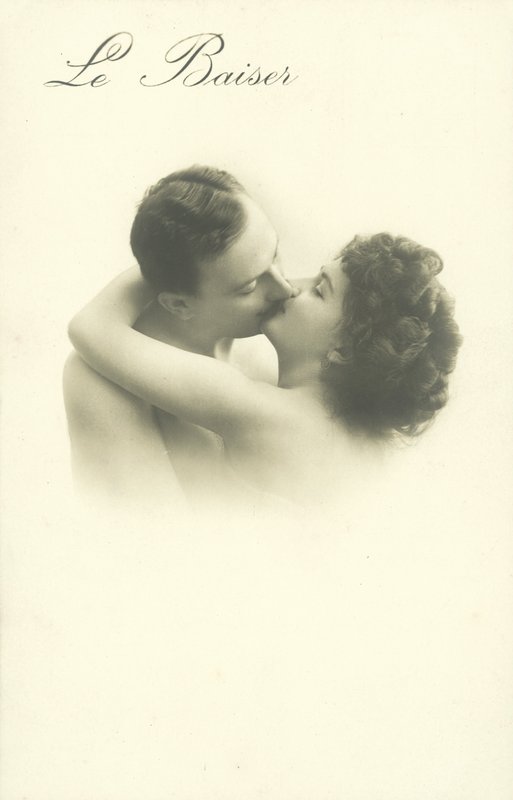 Csókolózó pár alkotó: French Photographer