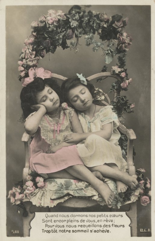 Két alvó lány alkotó: French Photographer
