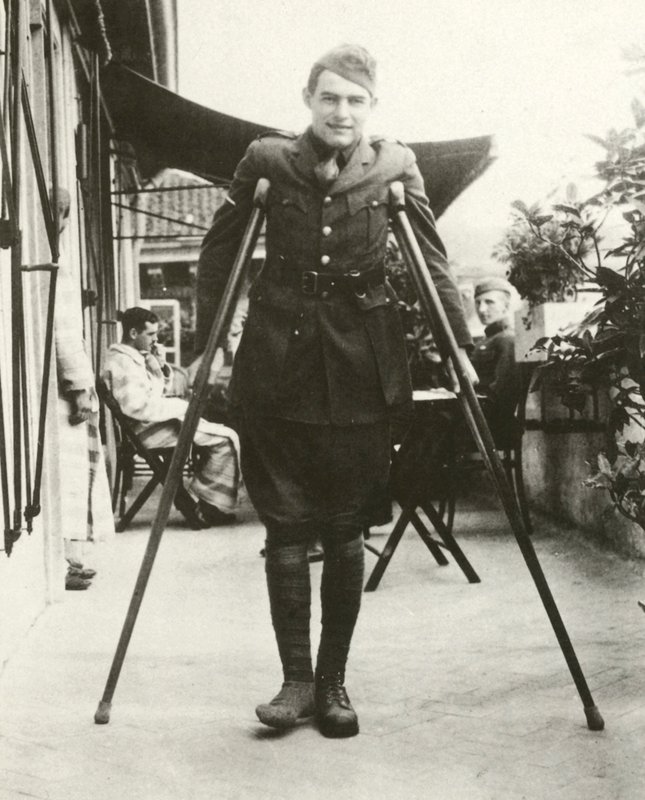 Ernest Hemingway (f/w fotó) alkotó: American Photographer (after)