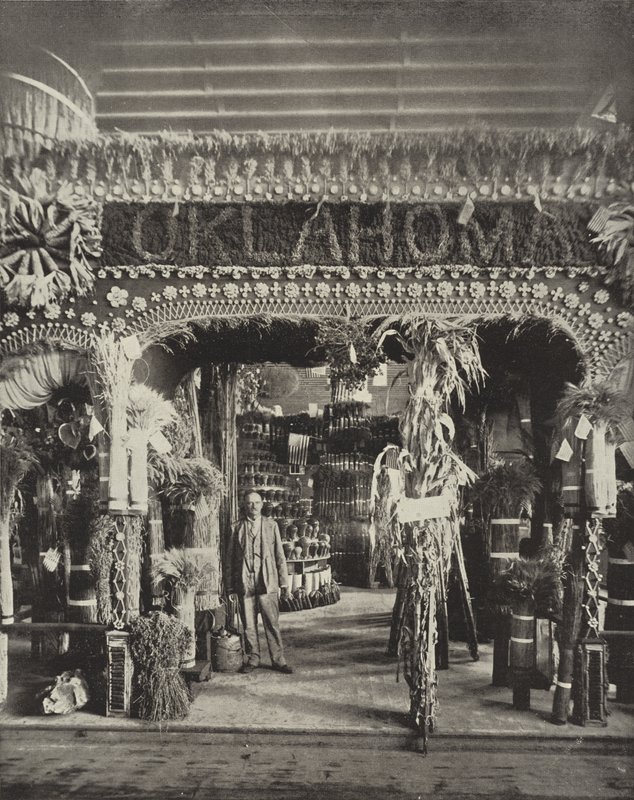Oklahoma pavilonja a mezőgazdasági épületben alkotó: American Photographer