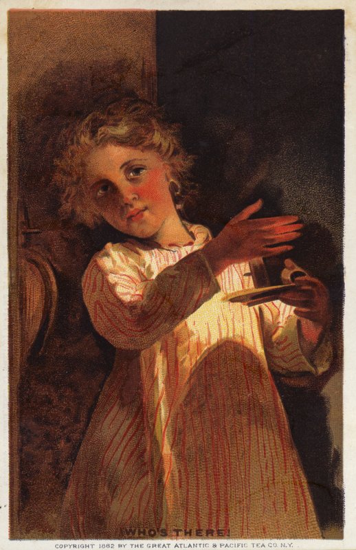Ki van ott? Lány hálóingben gyertyával alkotó: American School