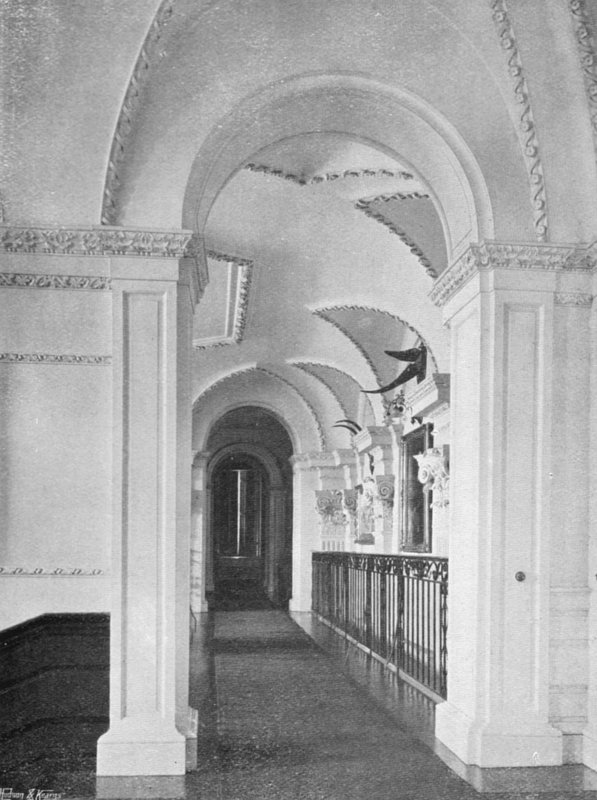 Felső folyosó alkotó: Charles Latham