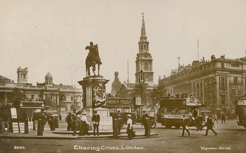 Charing Cross, London alkotó: English Photographer