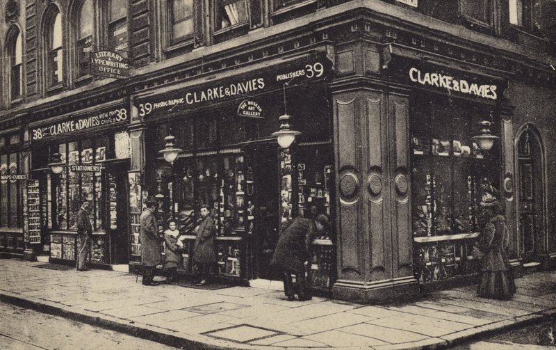 Clarke és Davies alkotó: English Photographer