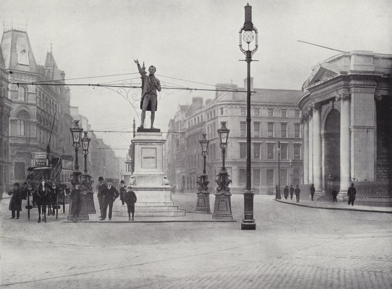 College Green, Dublin, a Grattan-szoborral alkotó: English Photographer