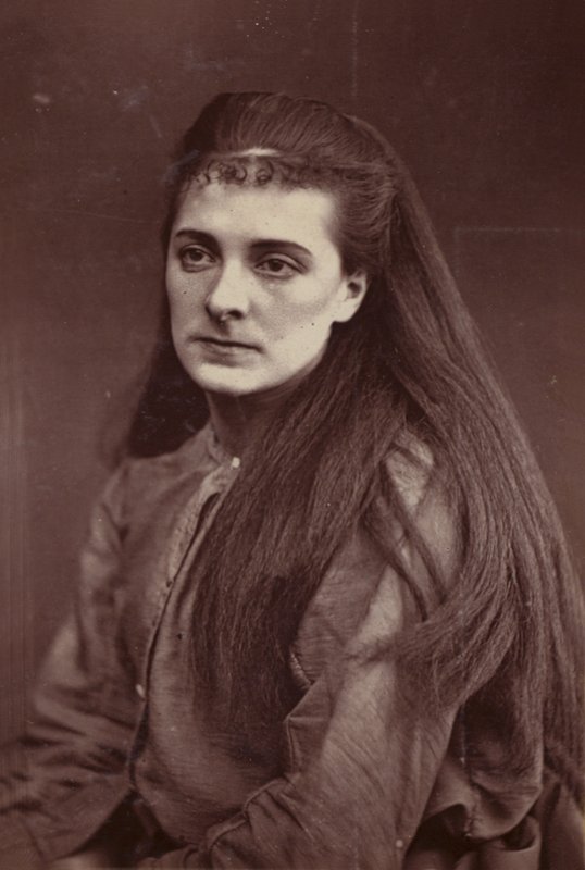 Madarász alkotó: English Photographer