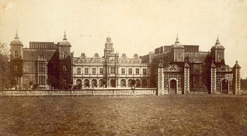 Hatfield ház alkotó: English Photographer