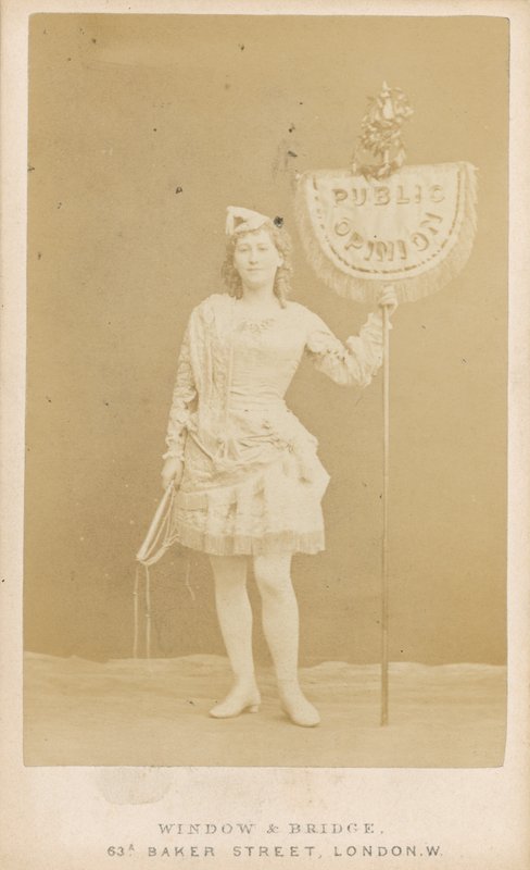 Helen Howard alkotó: English Photographer