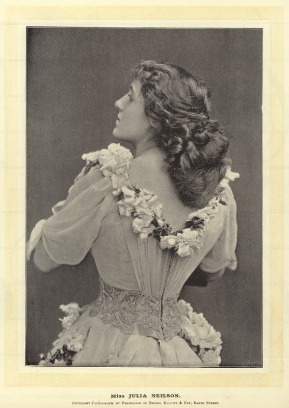 Julia Neilson kisasszony alkotó: English Photographer