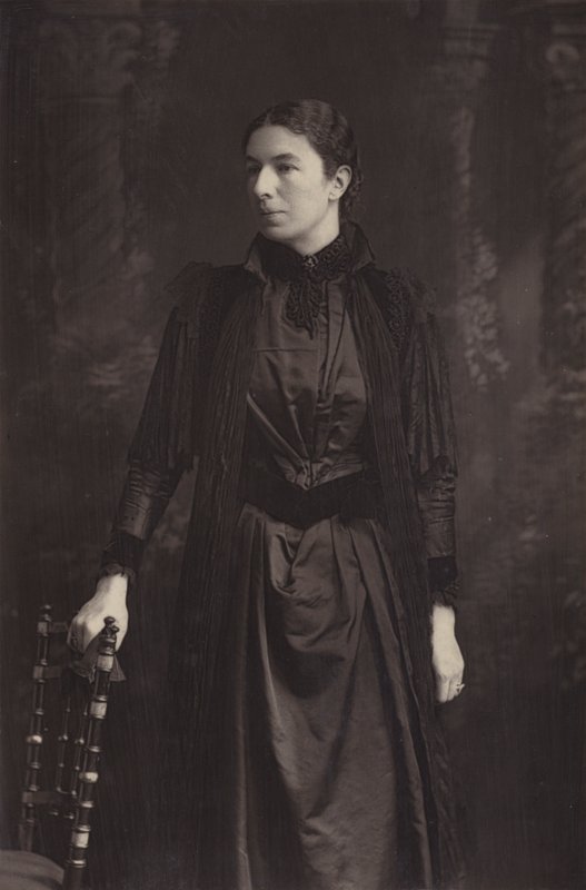 Mrs Humphry Ward alkotó: English Photographer