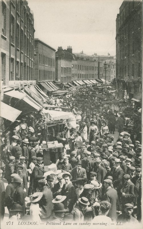 Petticoat Lane vasárnap reggel alkotó: English Photographer