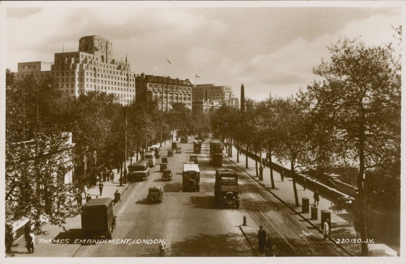 Thames Embankment, London alkotó: English Photographer