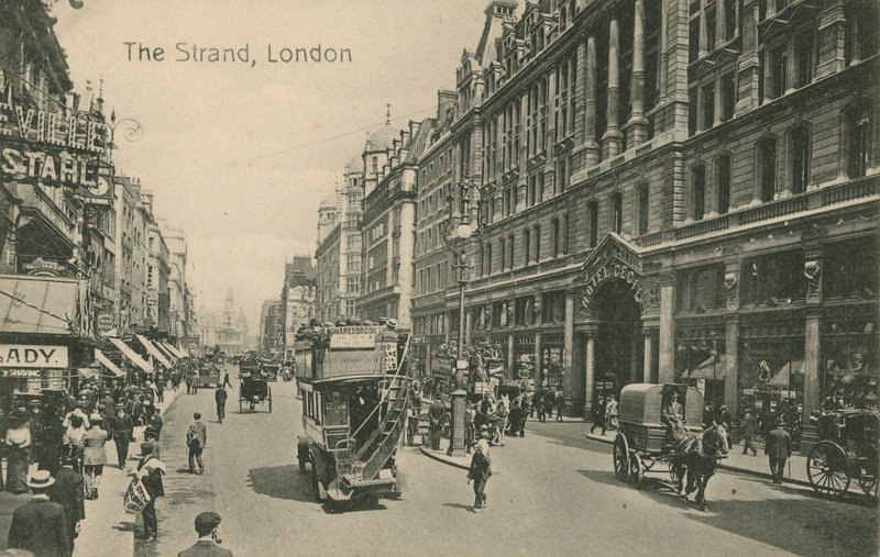 The Strand, London alkotó: English Photographer