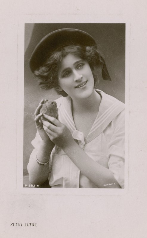 Zena Dare alkotó: English Photographer