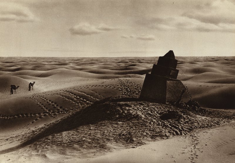 Mérföldkő a sivatagban (fekete-fehér fotó) alkotó: European Photographer