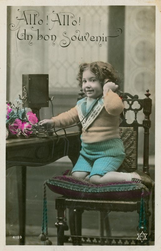 Gyermek telefonon alkotó: French Photographer
