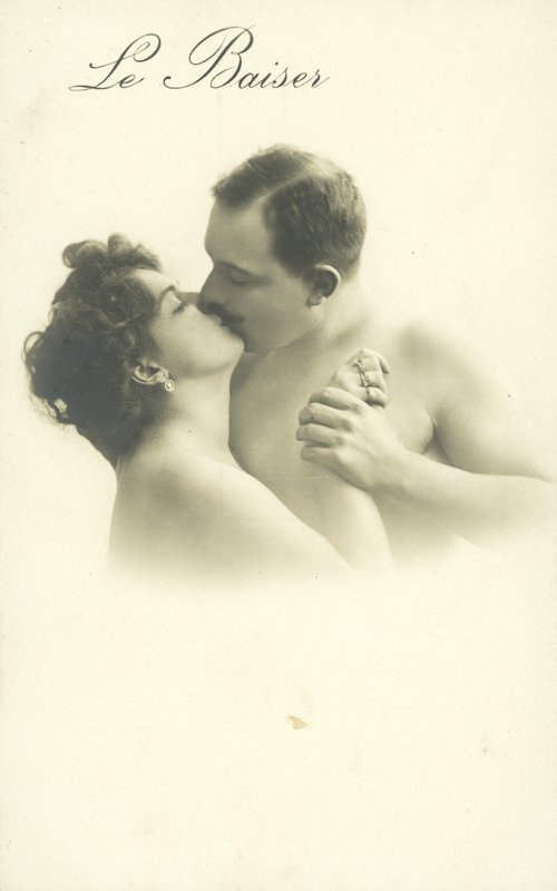 Csókolózó pár alkotó: French Photographer