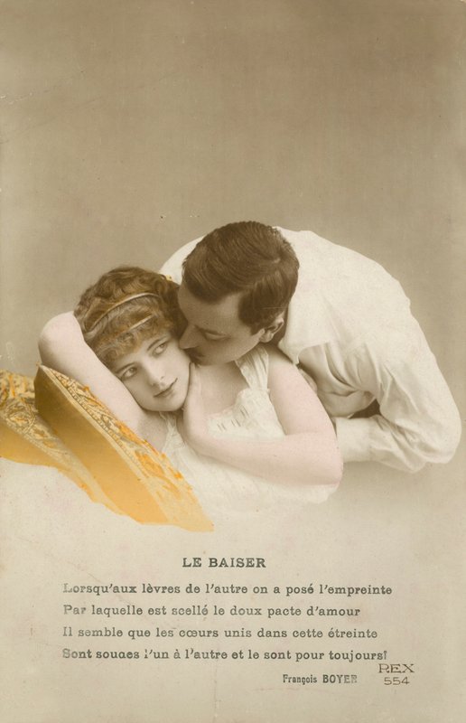 Férfi félénk lány arcát csókolja alkotó: French Photographer