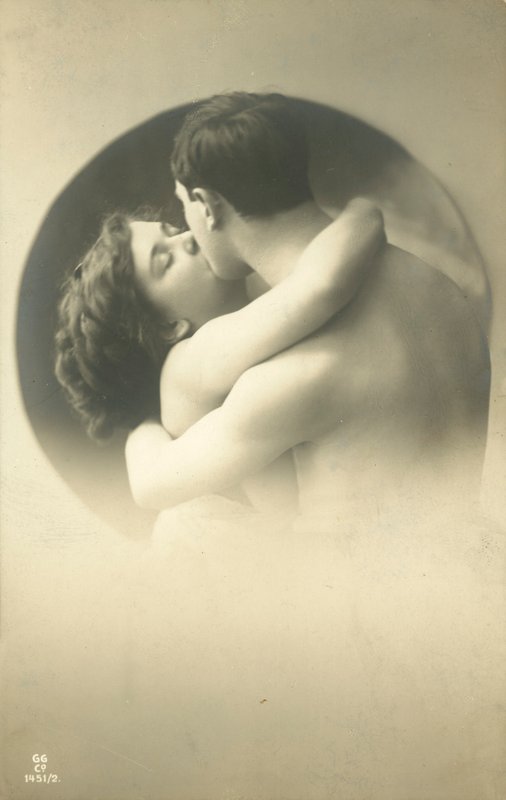 Szenvedélyes csók alkotó: French Photographer