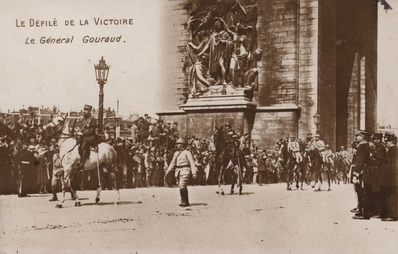 A győzelmi parádé, Gouraud tábornok alkotó: French Photographer