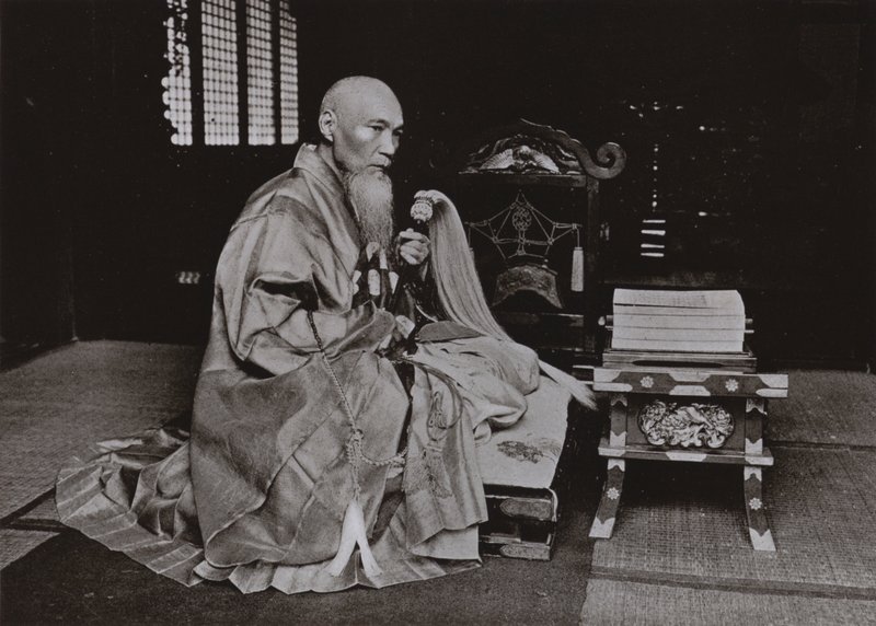 Egy buddhista apát (f/w fotó) alkotó: Herbert Ponting