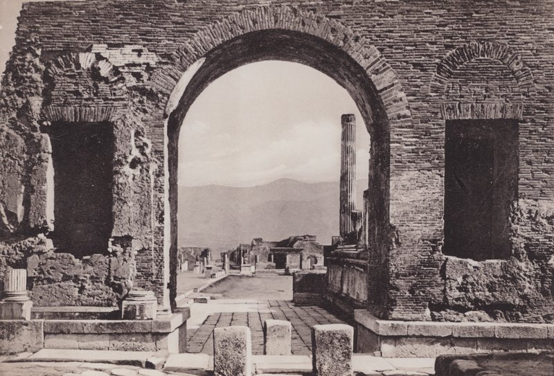 Arco Di Nero, Nero boltíve (f/w fotó) alkotó: Italian Photographer