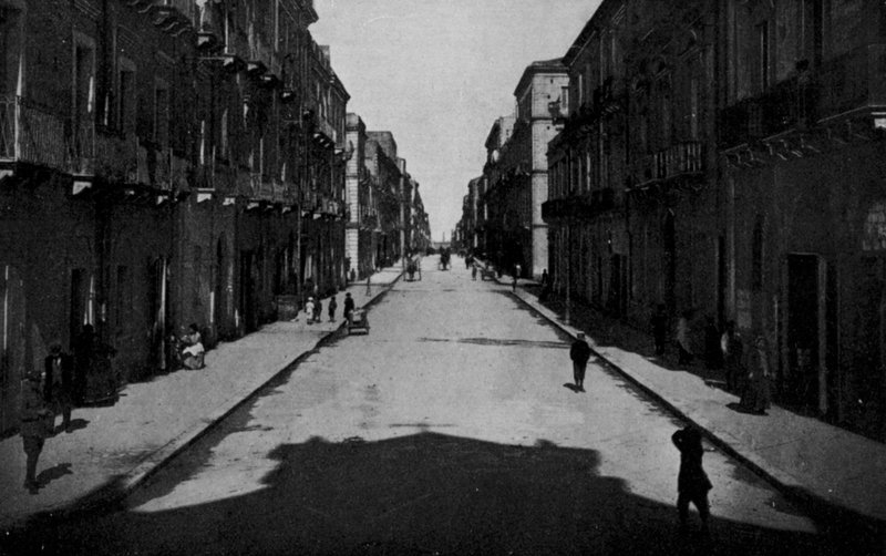 Taranto, Via Anfiteatro (f/w fotó) alkotó: Italian Photographer