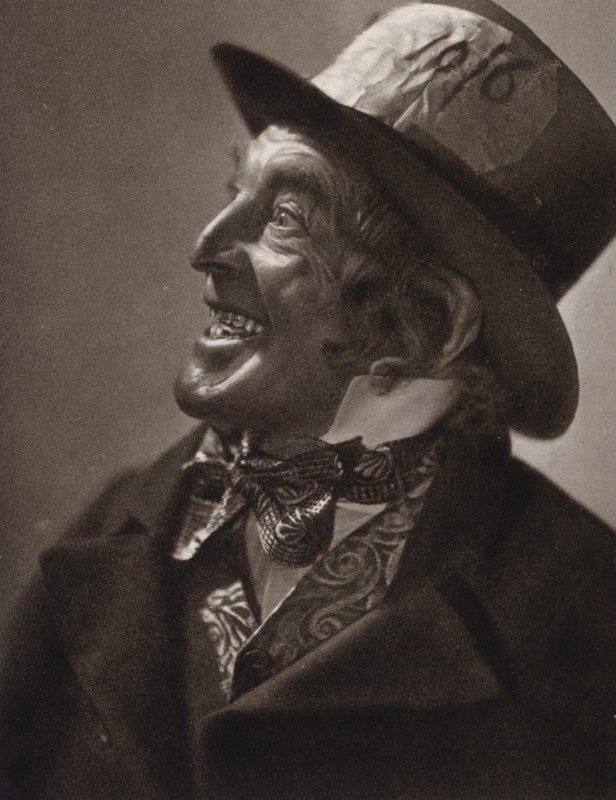 Mad Hatter (fekete-fehér fotó) alkotó: Julian Augustus Romaine Smith