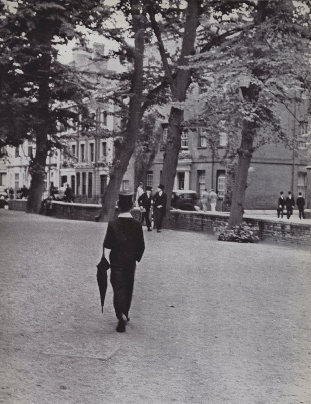 Eton, Iskolák között (f/w fotó) alkotó: Laszlo Moholy Nagy