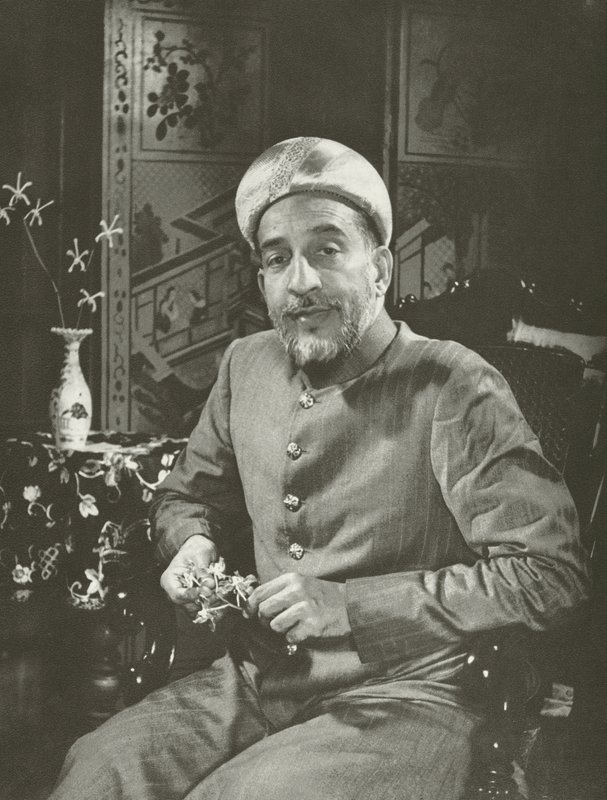 A Mamujee, Esq (f/w fotó) alkotó: Lionel Wendt